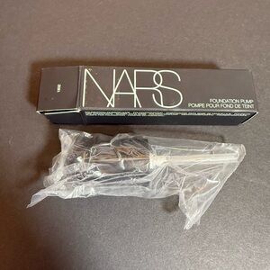 NARS Foundation Pump Dispenser Makeup Accessory NWT